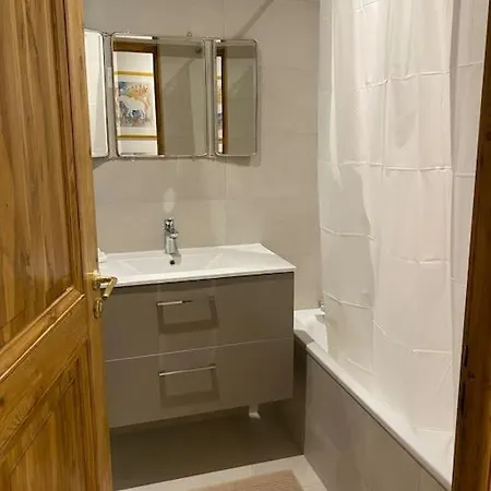 Charming Fully Renovated Flat In Old-town 페르네이 볼테르