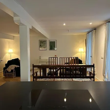 아파트 Charming Fully Renovated Flat In Old-town *