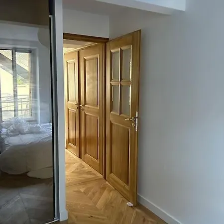 Charming Fully Renovated Flat In Old-town 아파트