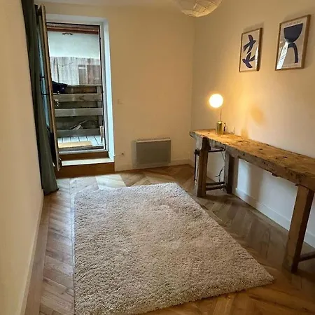 아파트 Charming Fully Renovated Flat In Old-town