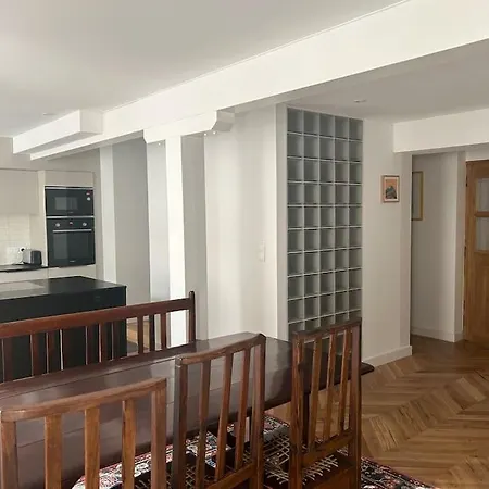 Charming Fully Renovated Flat In Old-town 아파트 *