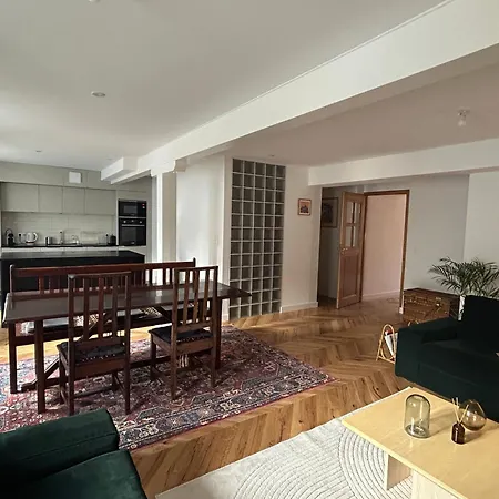 Charming Fully Renovated Flat In Old-town 아파트