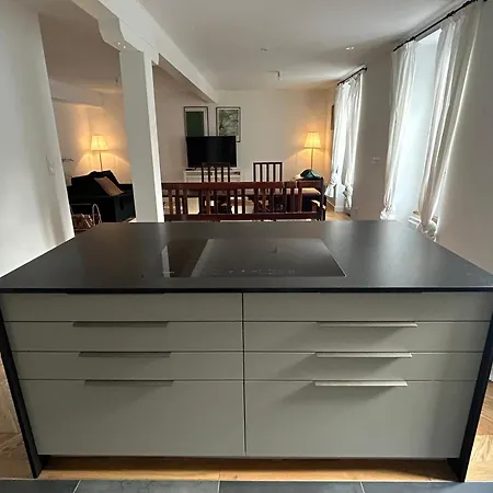 아파트 Charming Fully Renovated Flat In Old-town