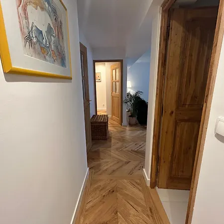 아파트 Charming Fully Renovated Flat In Old-town